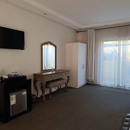 Jacaranda Hotell Harare Exteriör bild