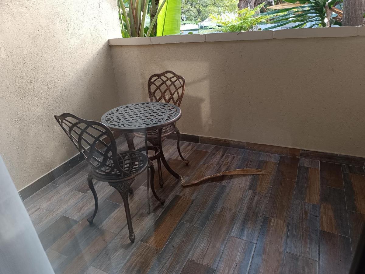 Jacaranda Hotell Harare Exteriör bild