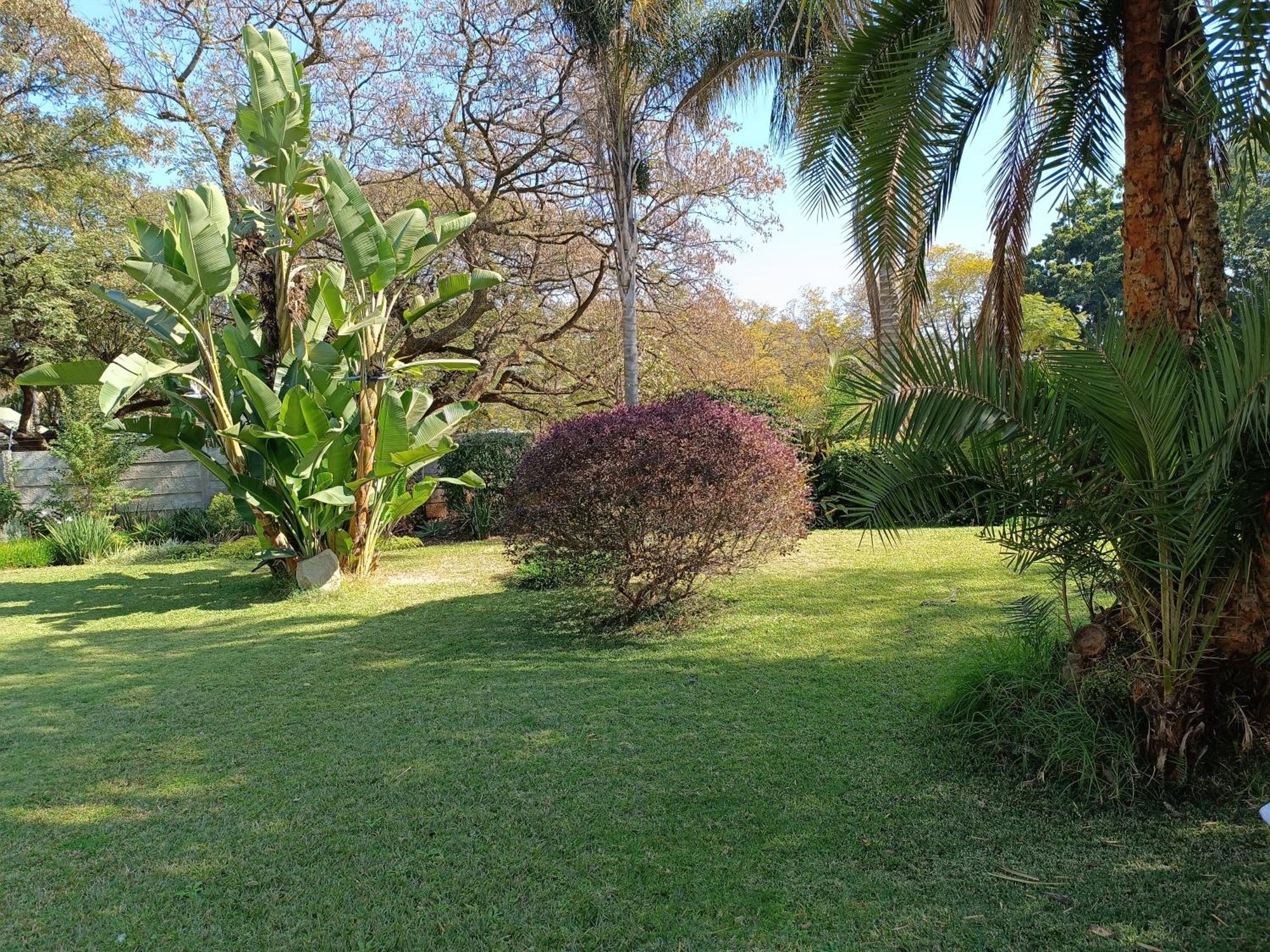 Jacaranda Hotell Harare Exteriör bild