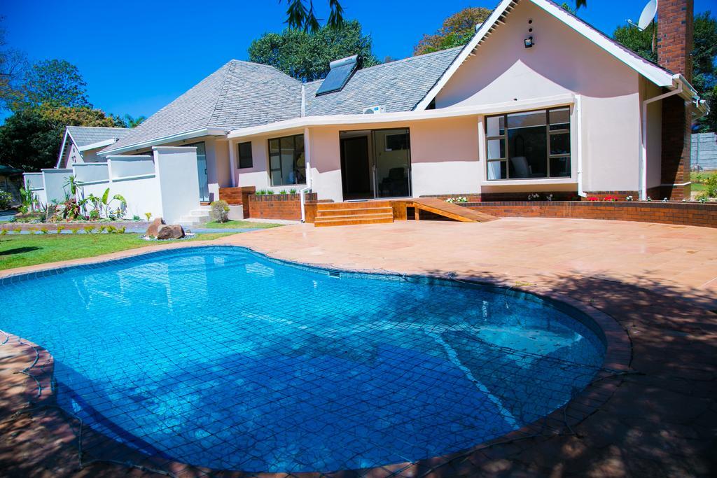 Jacaranda Hotell Harare Exteriör bild