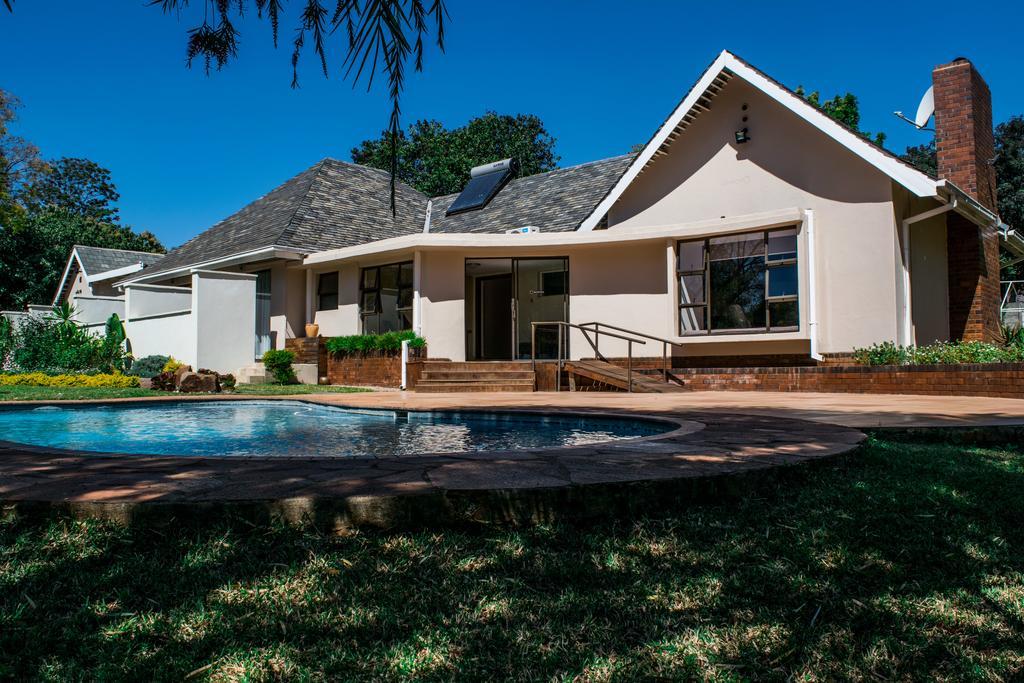 Jacaranda Hotell Harare Exteriör bild